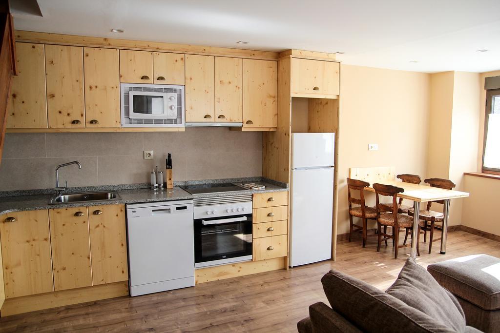 Apartamentos Snoe Mont Romies Salardú Quarto foto